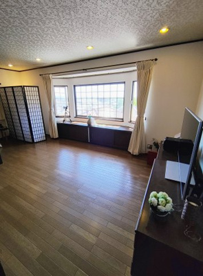 【居間・リビング】 | 宝塚市中筋山手3丁目　中古戸建