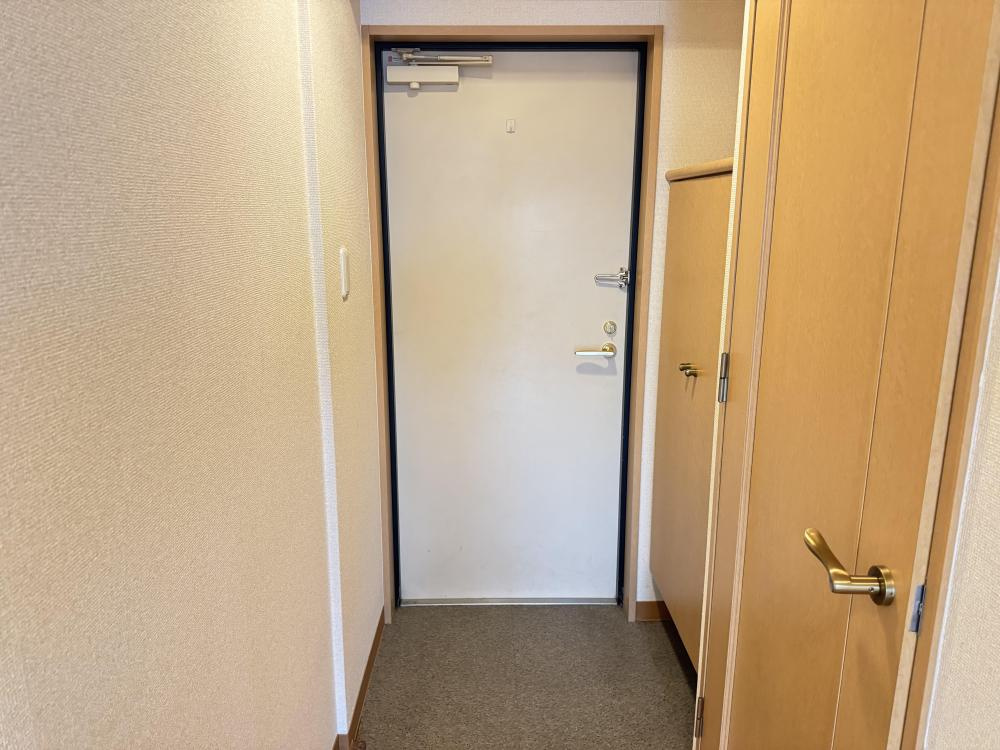 エミュールアサイの玄関