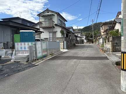 東広島市黒瀬楢原東2丁目　新築一戸建ての前面道路含む現地写真