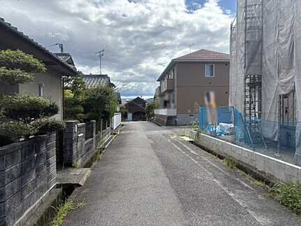 東広島市黒瀬楢原東2丁目　新築一戸建ての前面道路含む現地写真