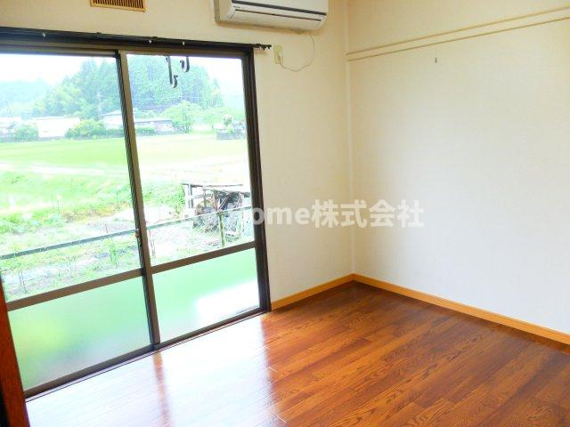 アーバンライフ 北中の洋室|【同タイプのお部屋写真】大きな窓から日差しが差し込みますね♪