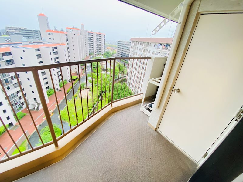 千里南町第一次住宅A3棟のバルコニー|落ち着いた時間を過ごせるバルコニーです