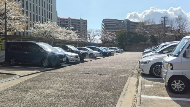 千里南町第一次住宅A3棟の駐車場