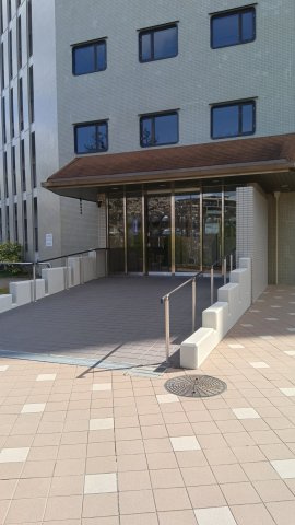 千里南町第一次住宅A3棟のエントランス|建物の内部です