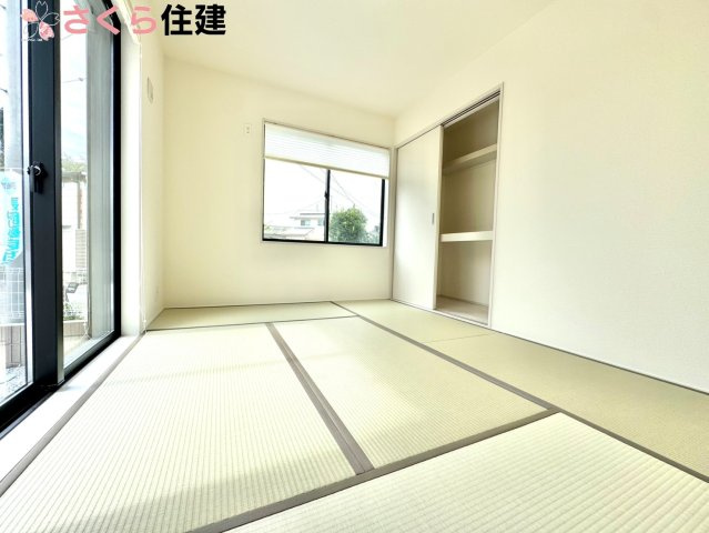 リーブルガーデン　第5小山西城南　２号棟の和室|リビングを通ることなく和室には入れるので、急な来客でもリビングを焦って片付けなくても大丈夫！
