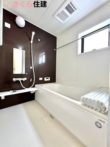 リーブルガーデン　第5小山西城南　２号棟の浴室|梅雨の時期は大活躍の浴室乾燥機！家族の数だけ増える洗濯物もしっかり乾かせます
