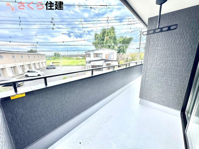 リーブルガーデン　第5小山西城南　２号棟のバルコニー|急な雨でも安心なインナーバルコニー♪家族全員分の布団もゆったり並べられるます♪
