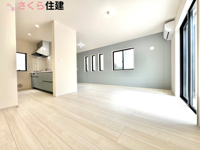 リーブルガーデン　第5小山西城南　２号棟の居間・リビング|帖LDKはキッチンで家事をしながらでもお子様に一対一で向き合える時間が作れます！！
