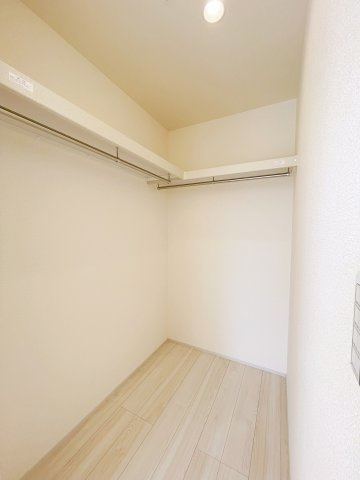 新築戸建・新築建売　行田市城西1丁目　長期優良住宅　忍小・忍中の収納|大容量の収納！ハンガーパイプもついているので干した洗濯物をそのままかけることができる！