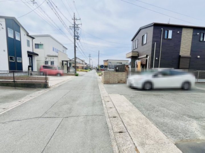 売土地　中央区篠ケ瀬町の前面道路含む現地写真