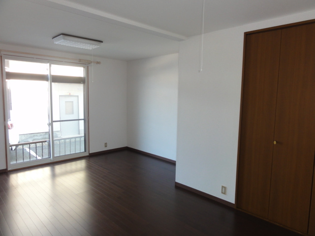 寒河江市 2棟一括アパートの居間・リビング