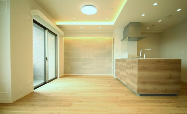 オーベル池袋立教通りの居間・リビング|24.8帖のLDKは壁面にさり気なくアクセントクロスを施し空間を華やかに演出しています
フローリング、クロス、水回りも新規交換済みなので快適に新生活のスタートができます