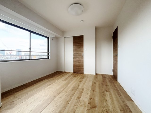 オーベル池袋立教通りの洋室|6帖洋室は2面開口の明るく快適なお部屋です
大型WICを設置しています