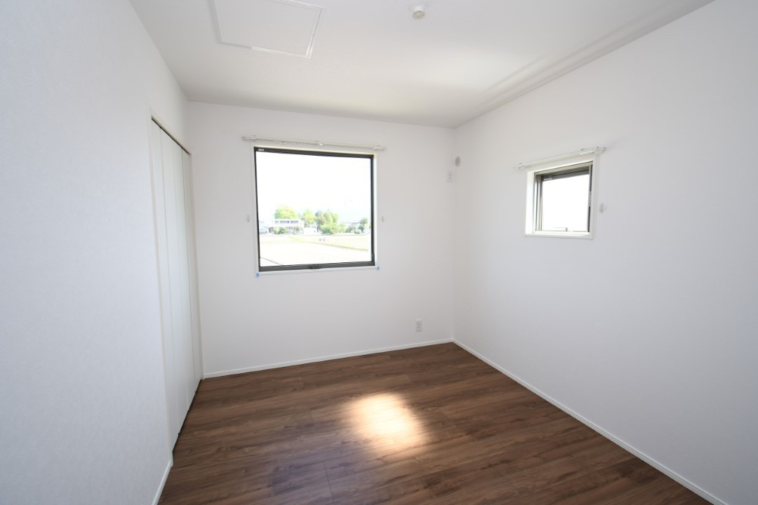 星岡建売④の洋室|個人の部屋や寝室として使える洋室です※施工事例です。実物とは異なります。