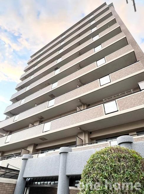 アンビエント野中の外観|◆平成12年1月建築10階建て4階部分！嬉しい角部屋につき、陽当たり・通風良好です！
◆周辺にはスーパーなど商業施設が充実！