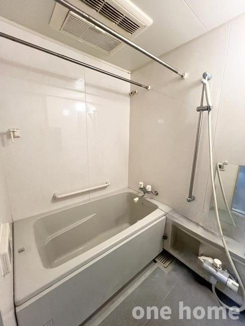 アンビエント野中の浴室|◆広々とした1317サイズの浴室です！
◆浴室暖房乾燥機が完備され、雨の日の洗濯物干しに大活躍です！