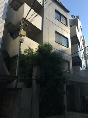 【外観】 | 石田ビル | 鉄筋コンクリート造のがっちりとした建物。