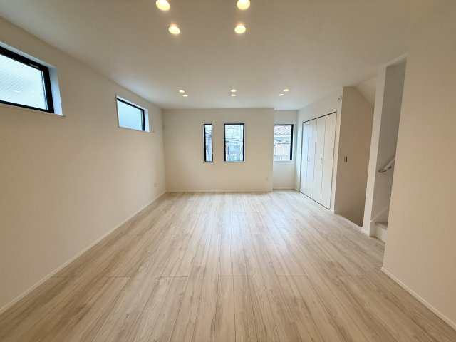 板橋区赤塚新町1丁目　生活快適エリア　新築戸建限定1棟の居間・リビング