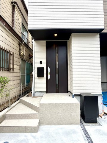 板橋区赤塚新町1丁目　生活快適エリア　新築戸建限定1棟の玄関
