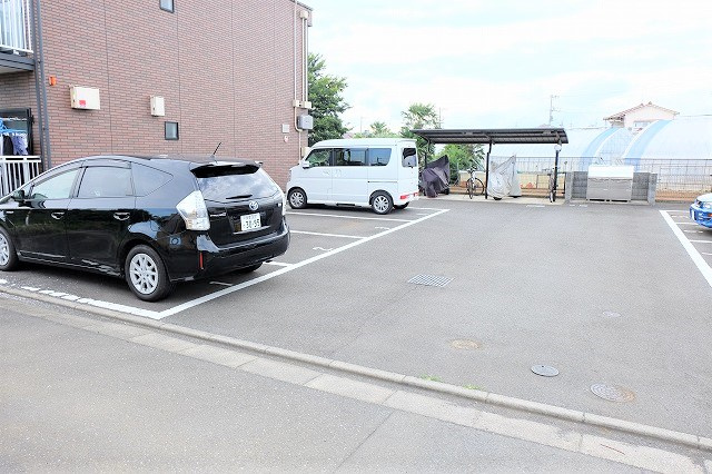オートハウスⅡの駐車場