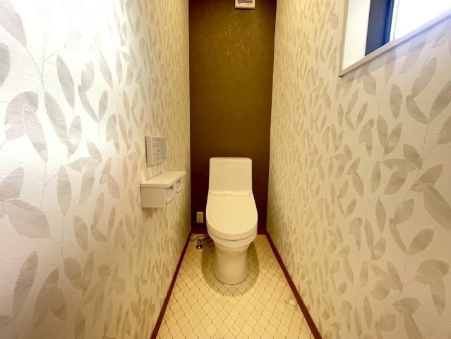 八街市中古戸建てのトイレ