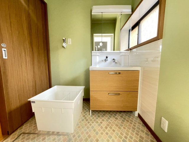 八街市中古戸建ての独立洗面台