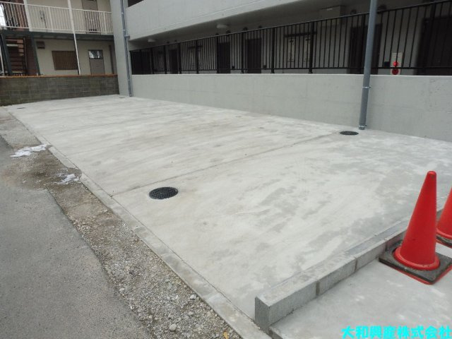 グランコモド小田急相模原の駐車場