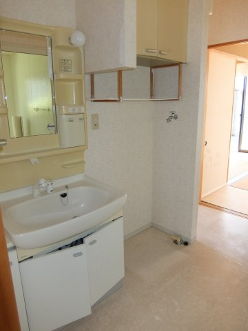 東伊豆町　片瀬の洗面所|室内洗濯機置き場