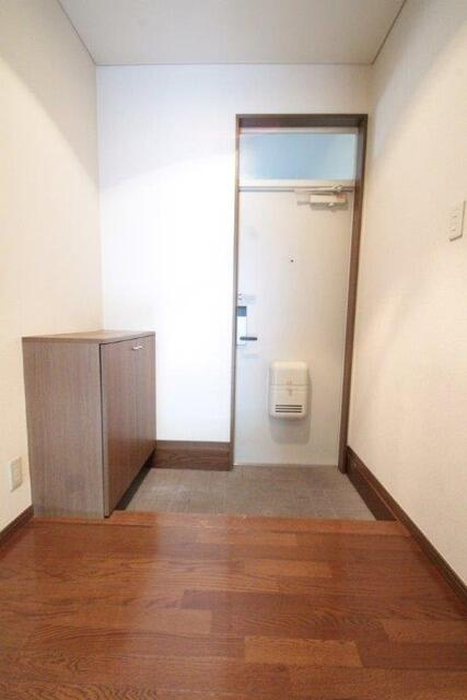 川崎市麻生区高石４丁目のアパートの玄関