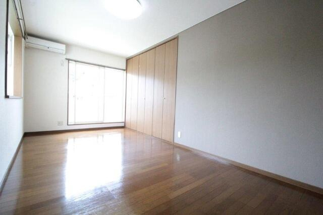 川崎市麻生区高石４丁目のアパートの居間・リビング