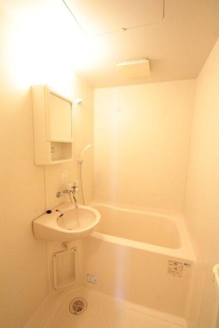 川崎市麻生区高石４丁目のアパートの浴室