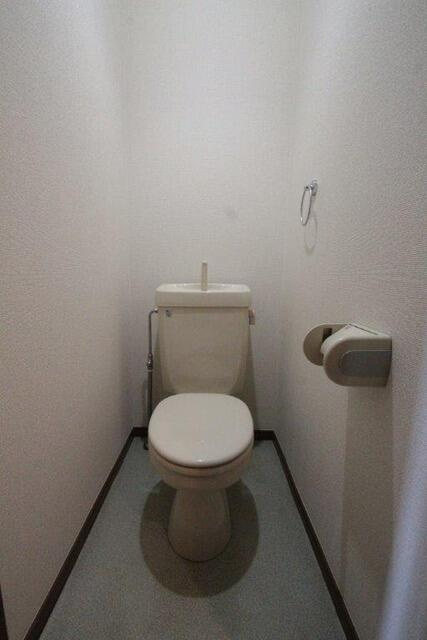 川崎市麻生区高石４丁目のアパートのトイレ