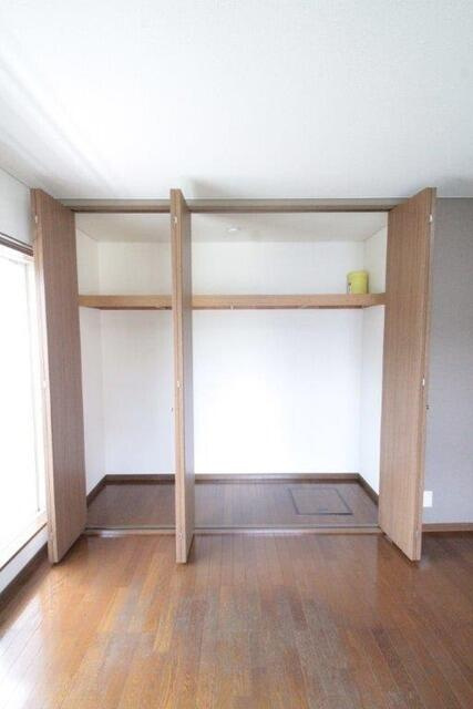 川崎市麻生区高石４丁目のアパートの居間・リビング