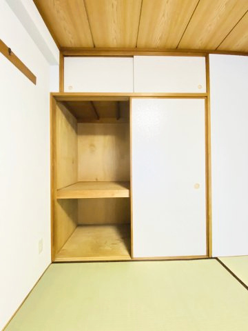 サージュ白楽の収納|約6.0帖の和室に設置された押入です。