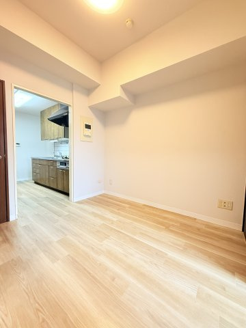 サージュ白楽の洋室|ダイニングキッチンです。
リフォーム完了！　リフォーム内容：クロス張替、フローリング張替