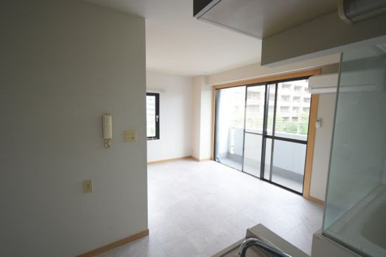 シャイン元住吉の洋室