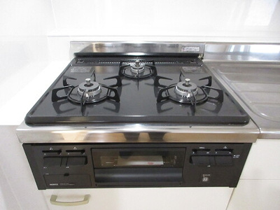 【キッチン】 | シーサイド片瀬江ノ島 | ３口ガスコンロ