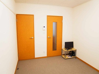 【居間・リビング】 | レオパレスフォーエヴァー | 仕様、設備は現況と異なる場合があります。