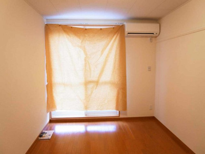 【居間・リビング】 | レオパレスフォーエヴァー | 仕様、設備は現況と異なる場合があります。