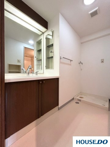 センチュリー足利リバーサイドの洗面所|独立洗面台です