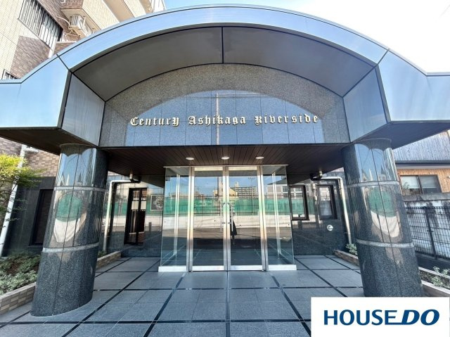 センチュリー足利リバーサイドのエントランス|ゆとりのあるエントランスです