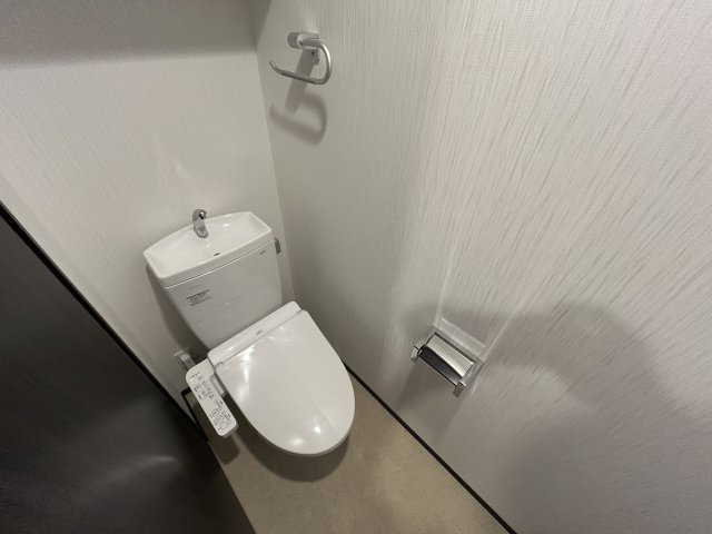 大阪市淀川区新高５丁目の賃貸マンションのトイレ