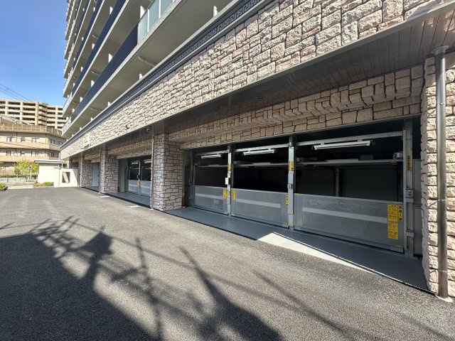 大阪市淀川区新高５丁目の賃貸マンションの駐車場