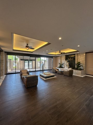 大阪市淀川区新高５丁目の賃貸マンションのロビー