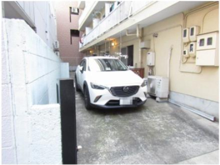 福山ビルの駐車場