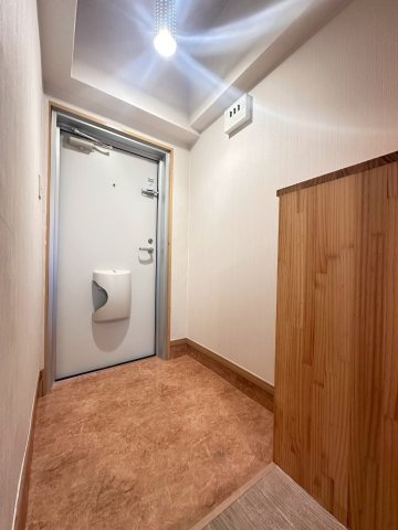 福山ビルの玄関