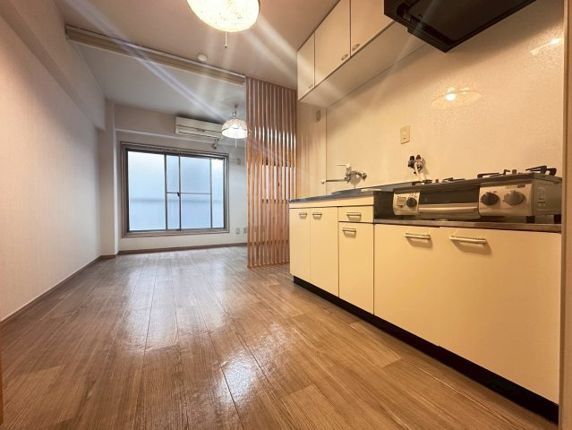 福山ビルの居間・リビング