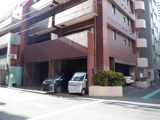 サンサーラ第4御苑の駐車場