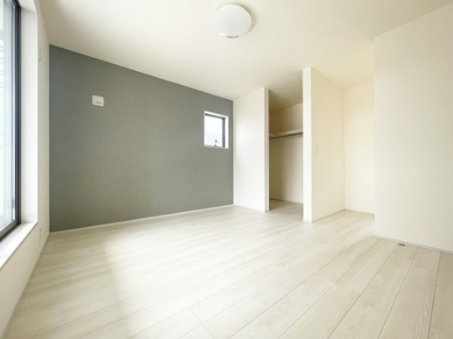 新築戸建・新築建売　福島市笹谷字道場　長期優良住宅　笹谷小・信陵中の洋室|WIC、ユーティリティースペース有の主寝室はアクセントクロスでさらにおしゃれ感UP♪