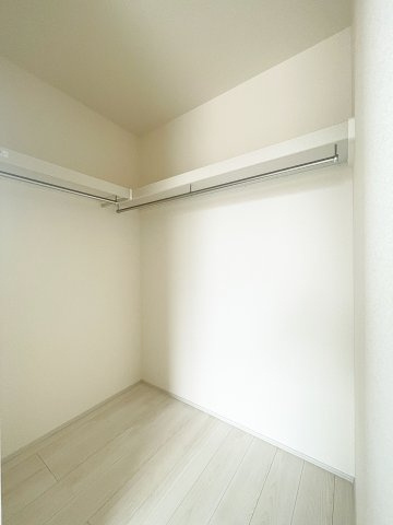 新築戸建・新築建売　福島市笹谷字道場　長期優良住宅　笹谷小・信陵中の収納|ハンガーパイプ付きのウォークインクローゼット。空中収納ができて掃除もらくらく！